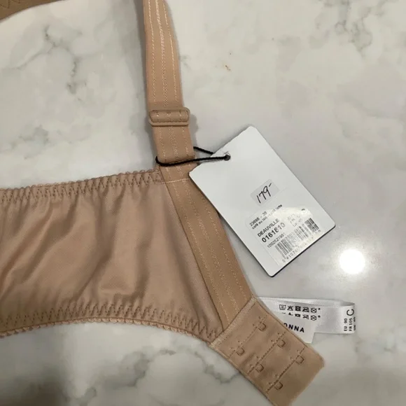 Bras - Picture 4 of 4